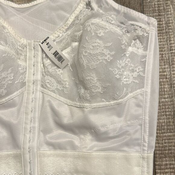 NWT‎ Bustier’ made by VENUS- size 46D - Picture 2 of 8